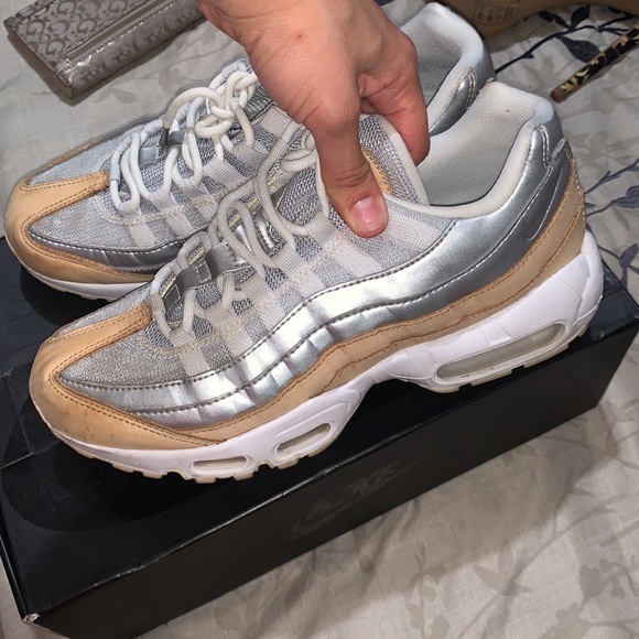 Nike airmax 95 they are still good condition a lil clean on the sole is needed - Picture 2 of 4